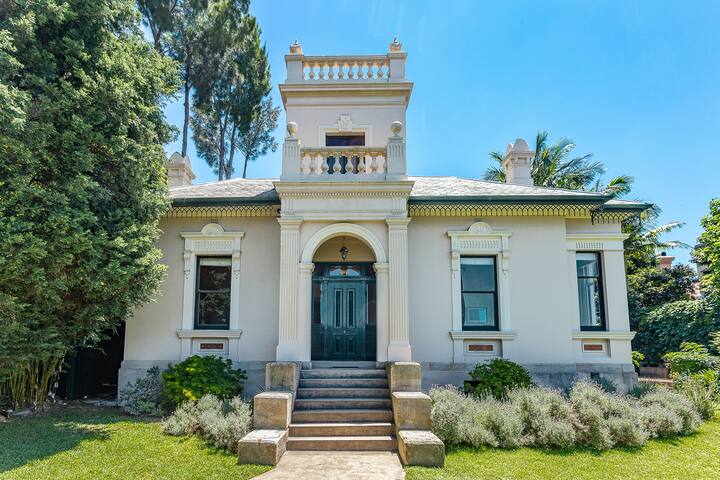 Grand Annandale Home with Iconic Sydney Views gallery image 2