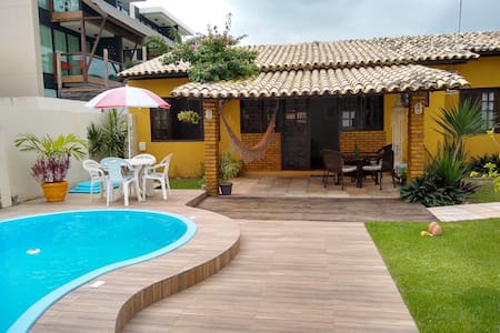 Bangalô 50m do mar com cozinha e piscina