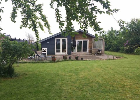 Lovely cottage v good beach