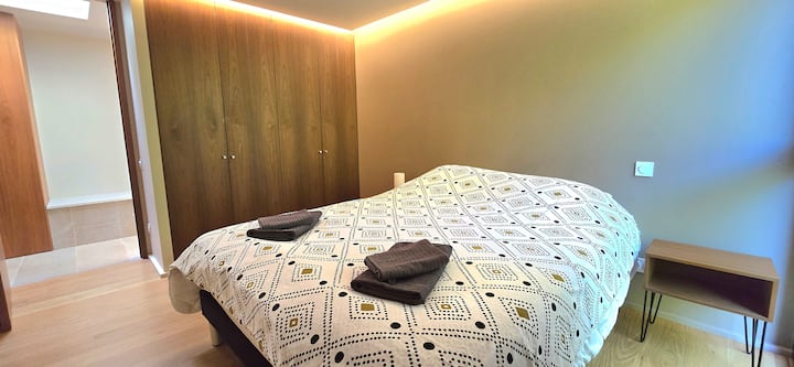 Spavaća soba br. 02 s garderobom