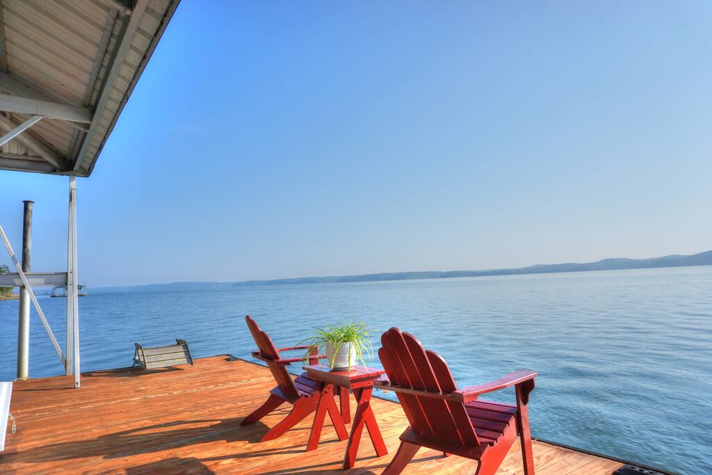 Perfect place to enjoy the lake.....