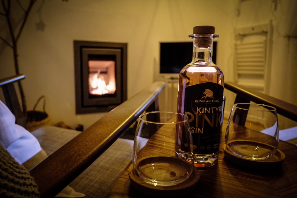 Pour a local Gin* (kintyre Gin is based at the Torrisdale Estate an 8 minute drive away) and enjoy by the fire, you can book a distillery tour from kintyregin.com
*Gin not supplied at the postbox