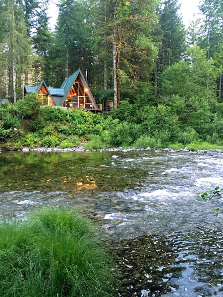 Treehouse on the Little North Fork Houses for Rent in Lyons, Oregon