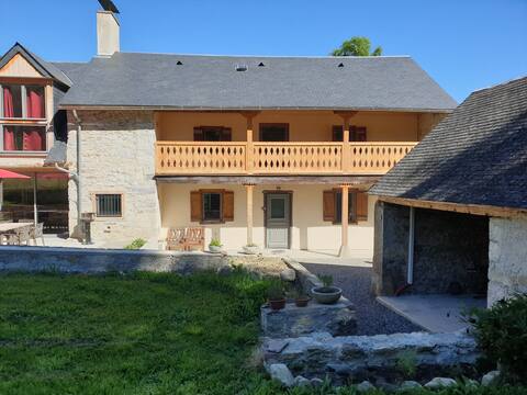 Family-friendly cottage skiers and cyclists