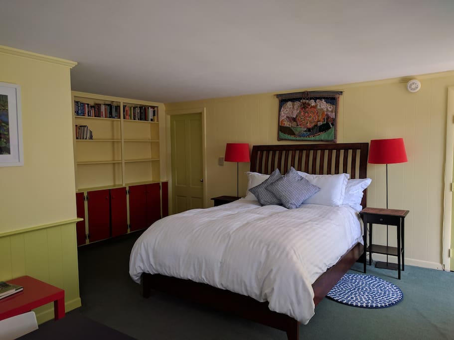 The room is south facing and has a lovely tone of light