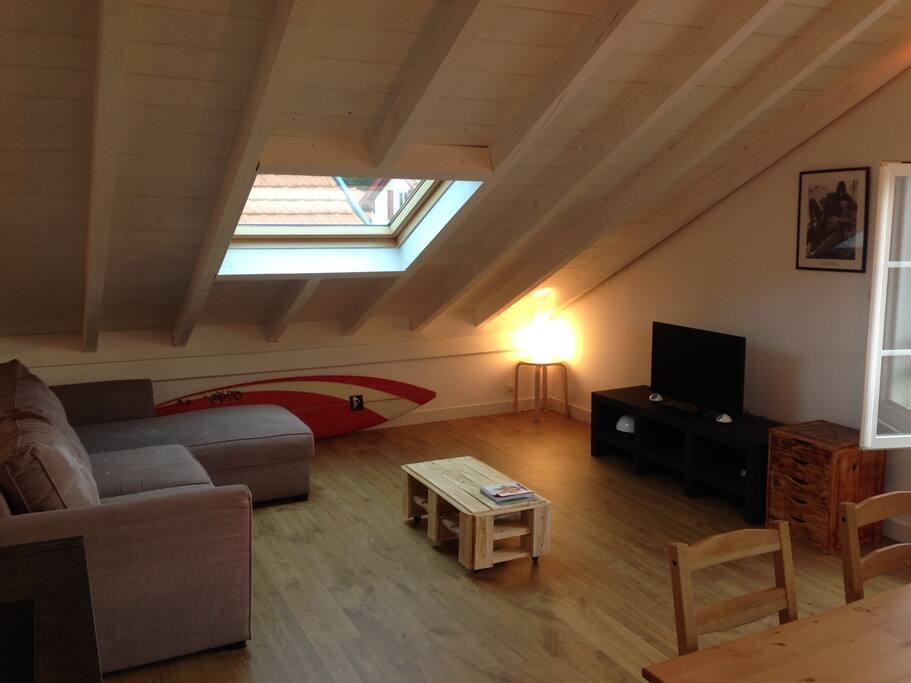 Espace de vie très lumineux.
Living room with great naturel light