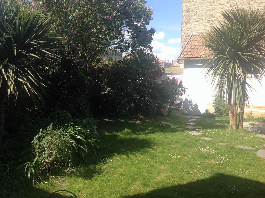 jardin de ville clos de murs
