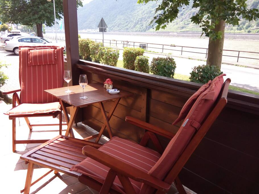 Blick vom Balkon auf den Rhein