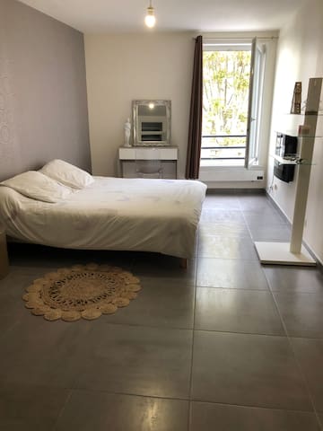 Private room very quiet 7 minutes from the cv! welcome
