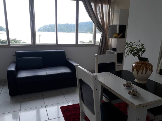 Lindo apêzinho,  frente total para o mar!