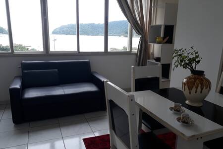 Lindo apêzinho,  frente total para o mar!