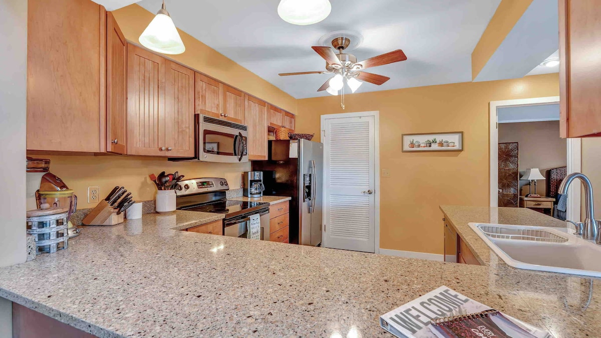 Luxury Lakefront Knolls Condo w/ Pool & Hot Tub photo 5