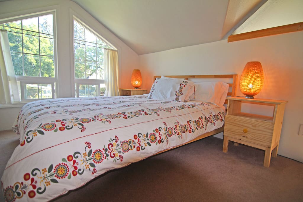 Upstairs Loft Bedroom - Queen