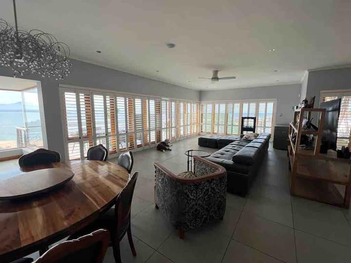Beautiful 4-bedroom Villa With Panoramic Sea View - Mossel Bay