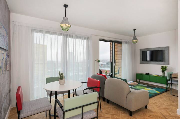 Large 2 Bed with Gym Access & 24/7 Reception gallery image 5