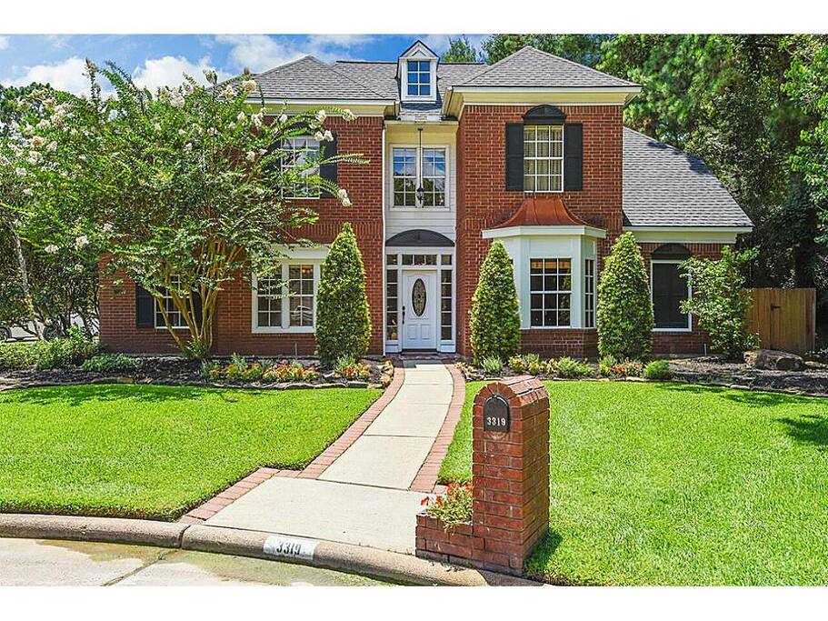 Front view of home
