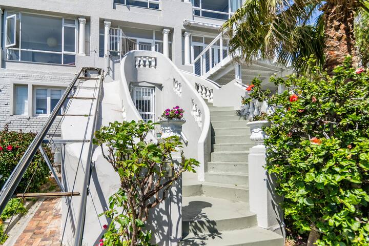 Enjoy a Stunning View from This Seaside Apartment gallery image 3