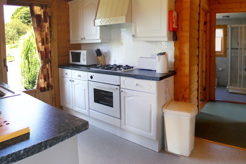 Open plan kitchen/dining/living room