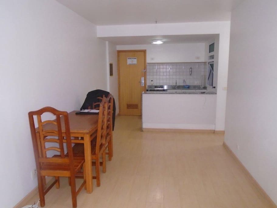 Sala e cozinha americana