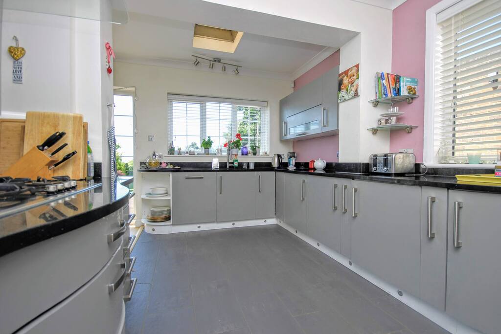 Fully equipped kitchen