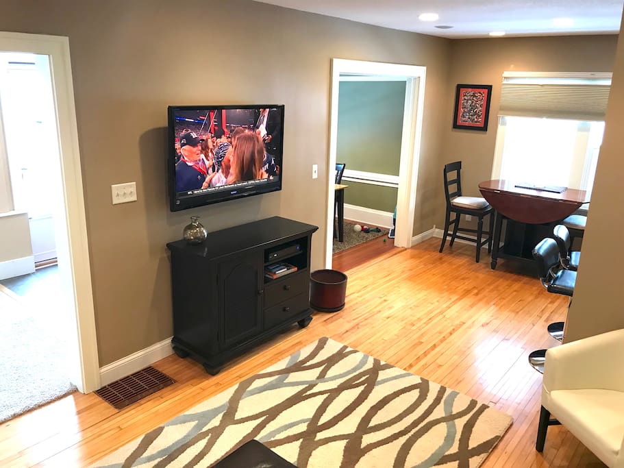 Spacious living room and HD TV with cable