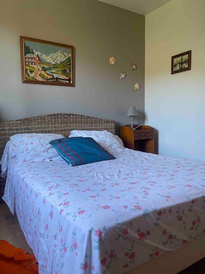 Chumba chenye kitanda cha watu wawili 