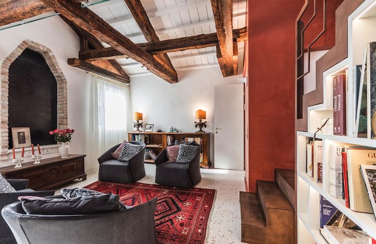 Cà Brunilda-luxury penthouse with terrace inVenice gallery image 2