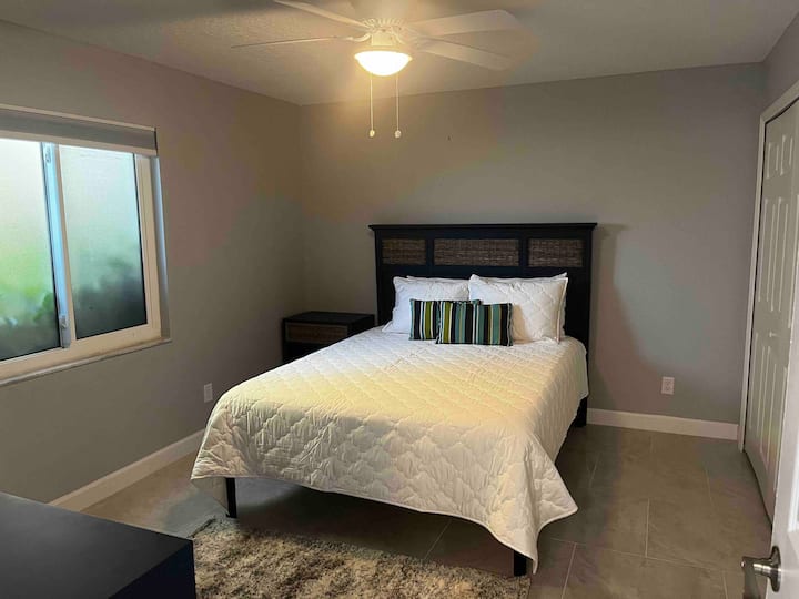 เตียงควีนไซส์พร้อมรางคู่