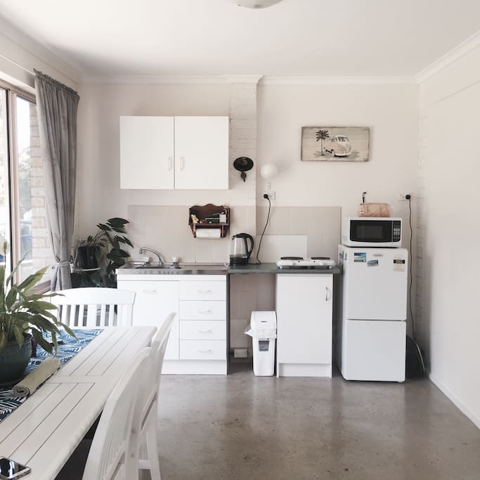 Kitchenette, dining