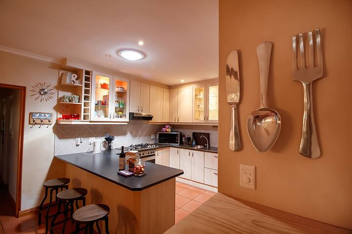 Lovely family home in Durbanville. gallery image 4