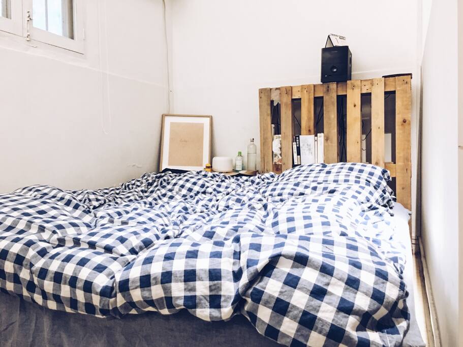 Here, I prepared the most comfortable mattress you could ever asked for, the one used exlusively in wellnamed Five Star Luxery Hotels, the one brings you with sweet dreams at night after your overwelmed day.