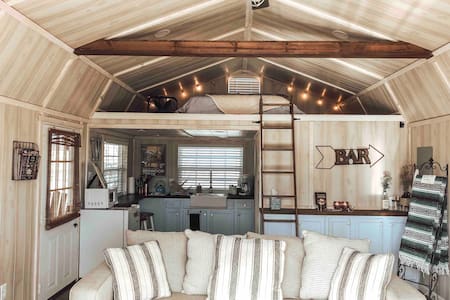 Cozy Retreat + Wood Fire Pizza Oven