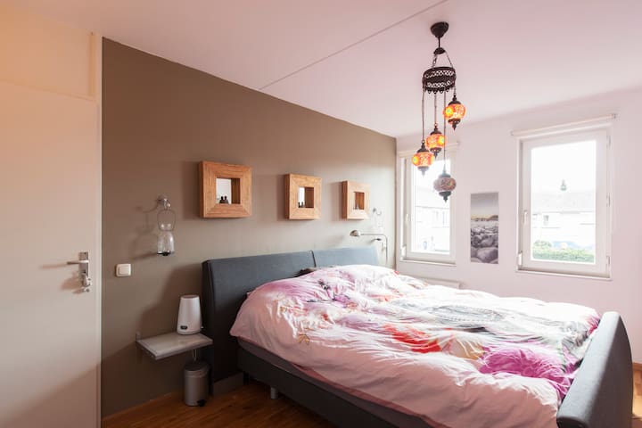 *****XL R00M/BED PARKFREE+BIKE