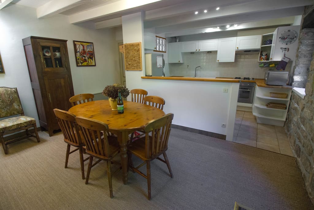 Le Four dining area