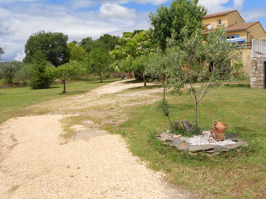 chemin d'accès aux gîtes