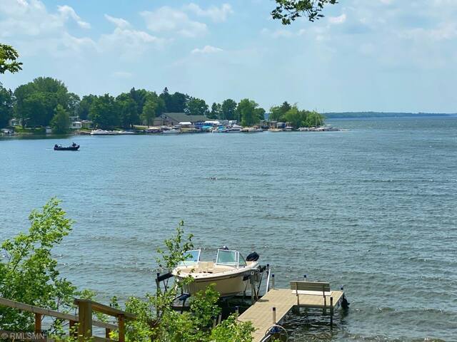 Peaceful MilleLacs Lakefront Cabin gallery image 3