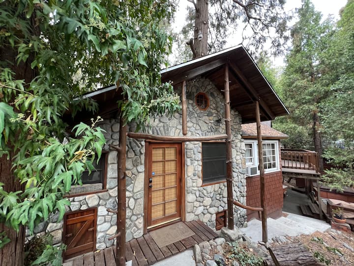 Vintage Eclectic and Cozy Cabin w/ Hot Tub Cabins for Rent in