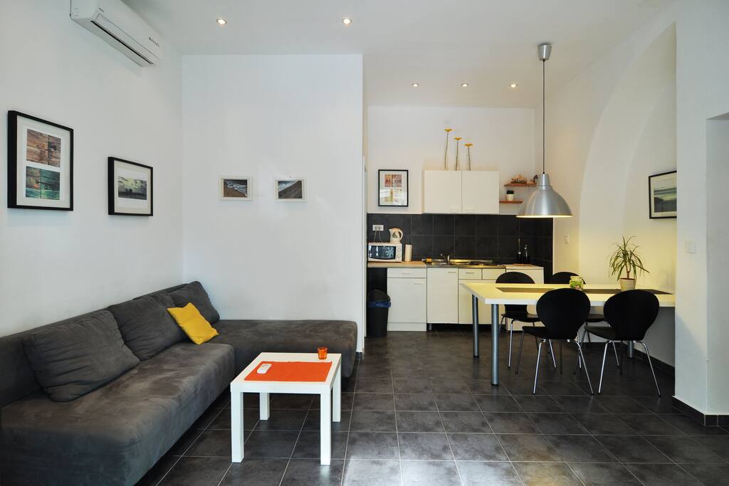 The kitchen, the living space, big, clean and first impression