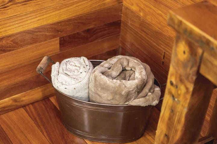 Glass/wood Cabin5~(outdoor Tub Weather Permitting) - Roan Mountain, TN