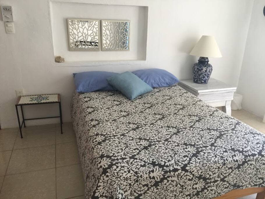 HABITACIÓN 2: Incluye cama matrimonial, sofá cama y ropero