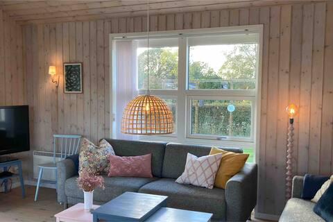 Successful Airbnb property: Cottage with spa and close to beach and forest in Stevns