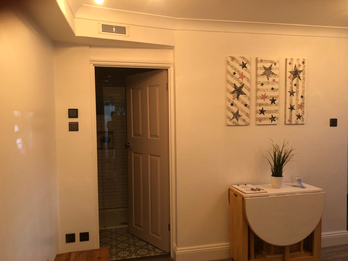 Top Airbnb: Lovely 1 bed flat Central Hove in The City Of Brighton And Hove