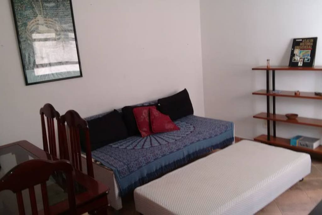 Sofá cama com auxiliadora