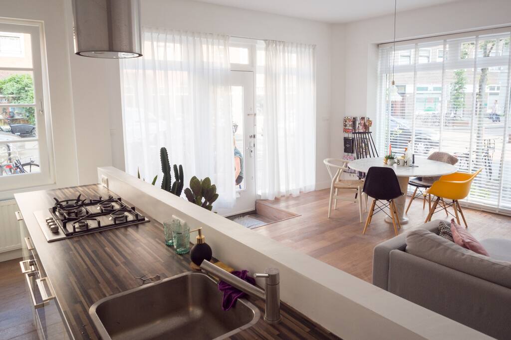Kitchen & entrance