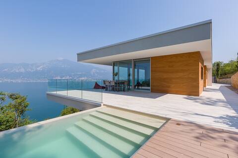 Dream view, infinity pool, privacy & nature. Villa