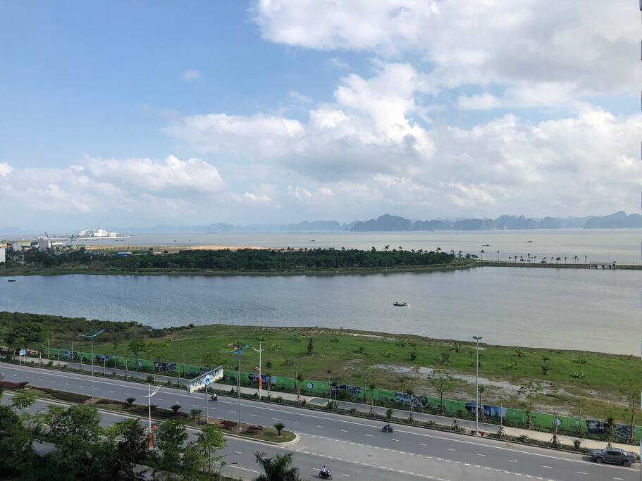 Ban công nhìn ra biển hướng đông nam