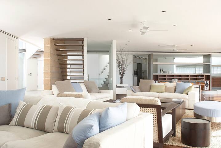 BALMORAL BEACH-Panoramic Harbour Views, Pool, Spas gallery image 3