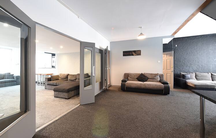 Penthouse warehouse Slps 18 (61) Mcr City Centre gallery image 2