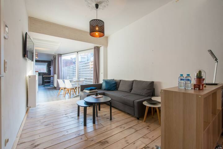 Modern studio (4 p.) near centre of Bruges
