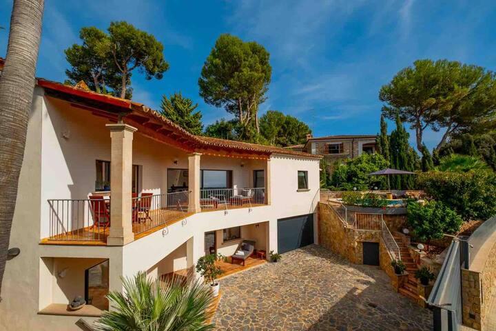 Luxury 4 bed Villa Bendinat private pool gallery image 3